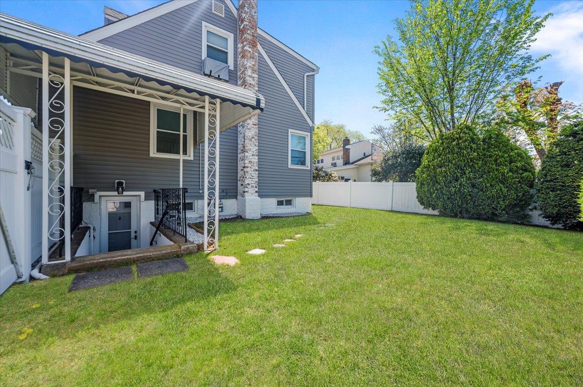 Single Family Ellen Terry  Nassau County, NY 11572, MLS-828286-22