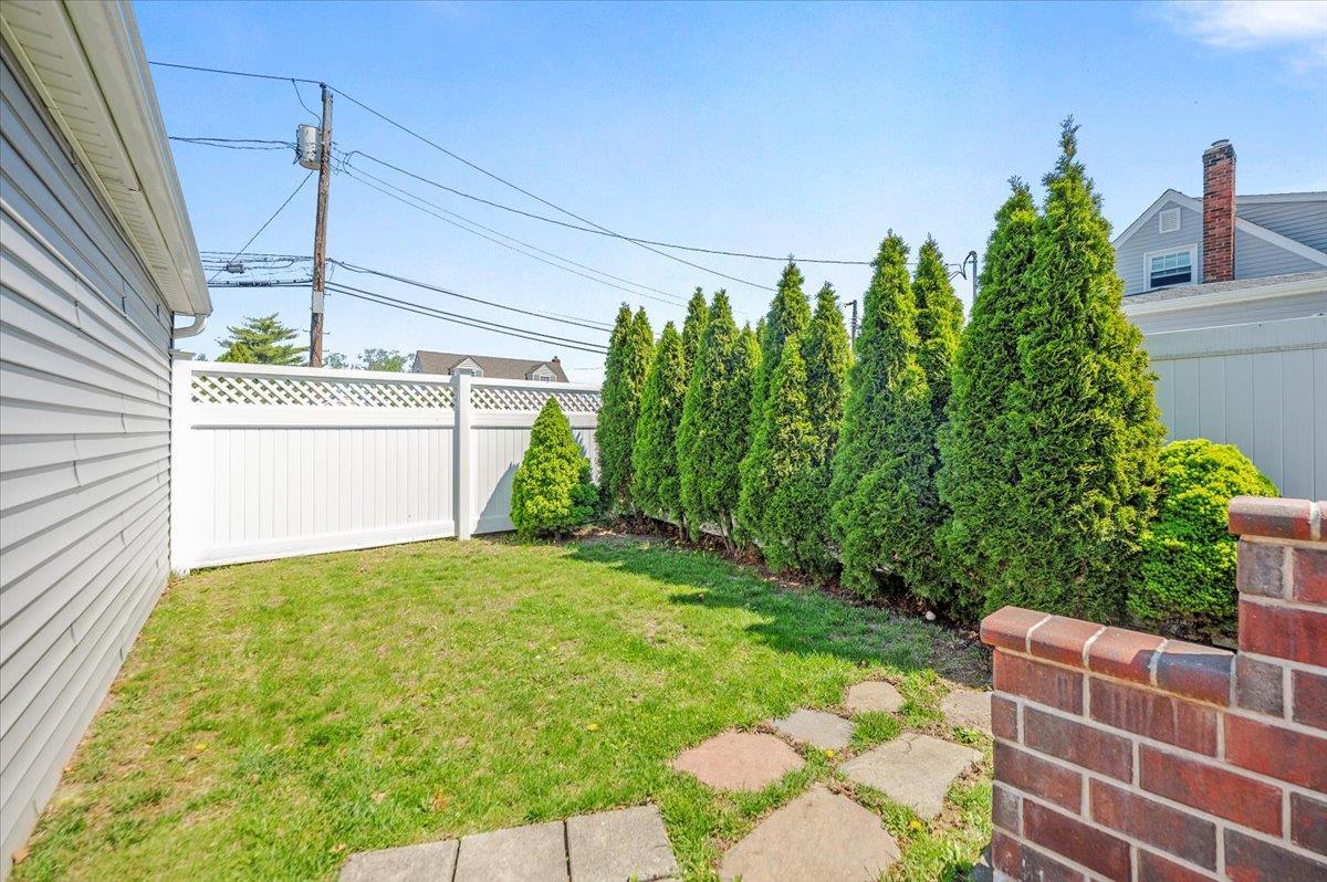 Single Family Ellen Terry  Nassau County, NY 11572, MLS-828286-27