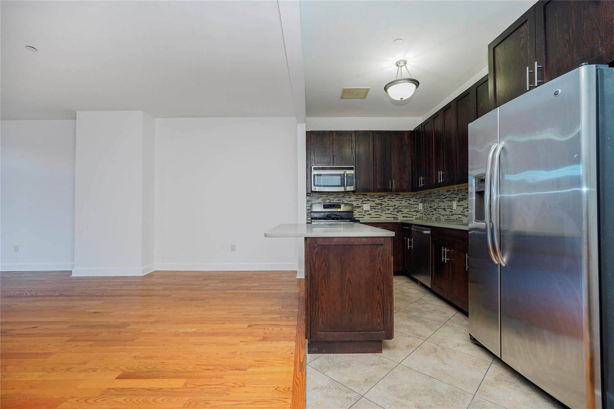Condo Bay Street Landing  Staten Island, NY 10301, MLS-828298-11