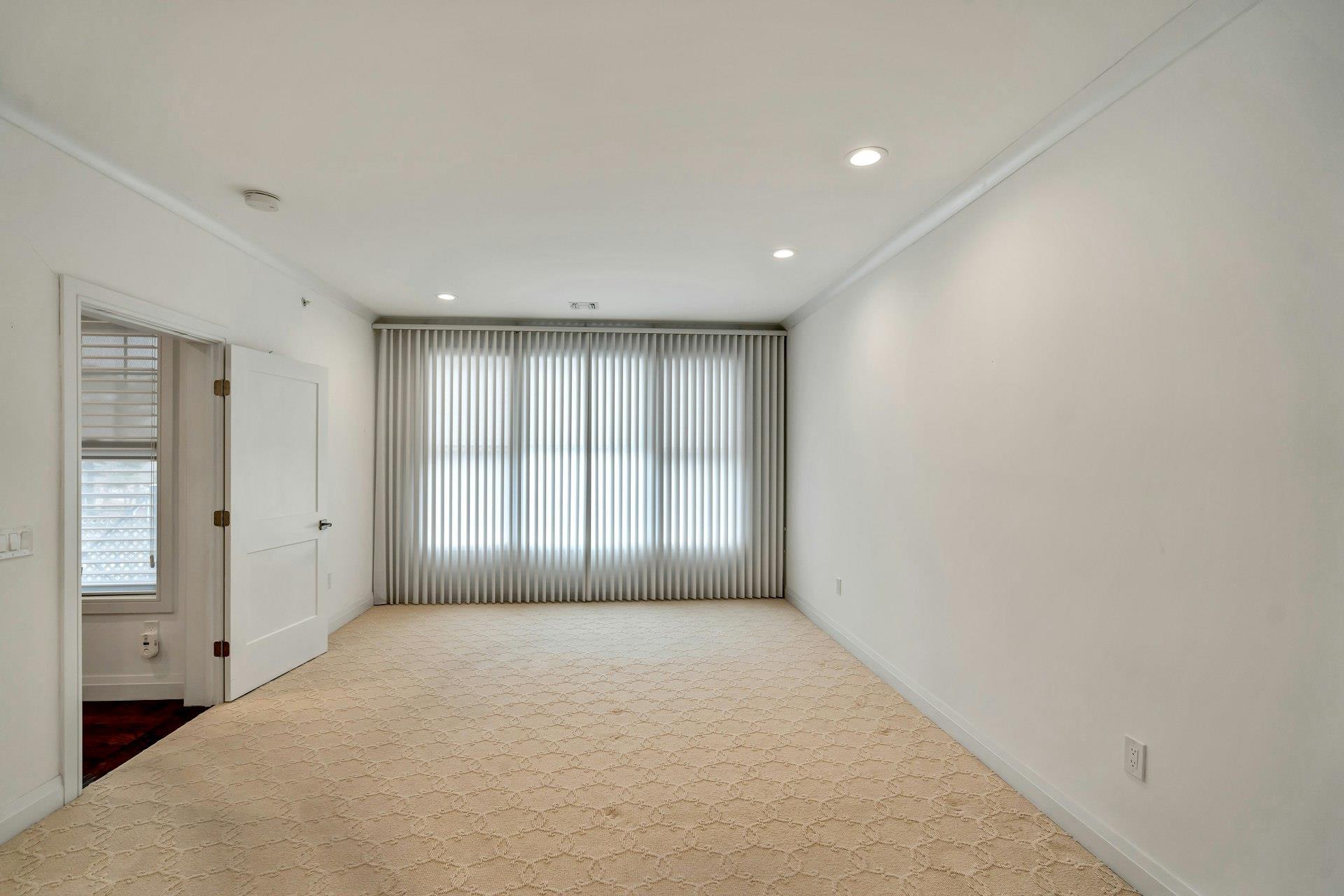 Condo Aspenwood  Nassau County, NY 11803, MLS-828331-11