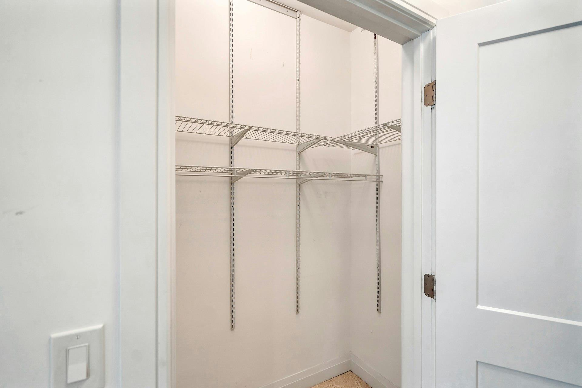 Condo Aspenwood  Nassau County, NY 11803, MLS-828331-13