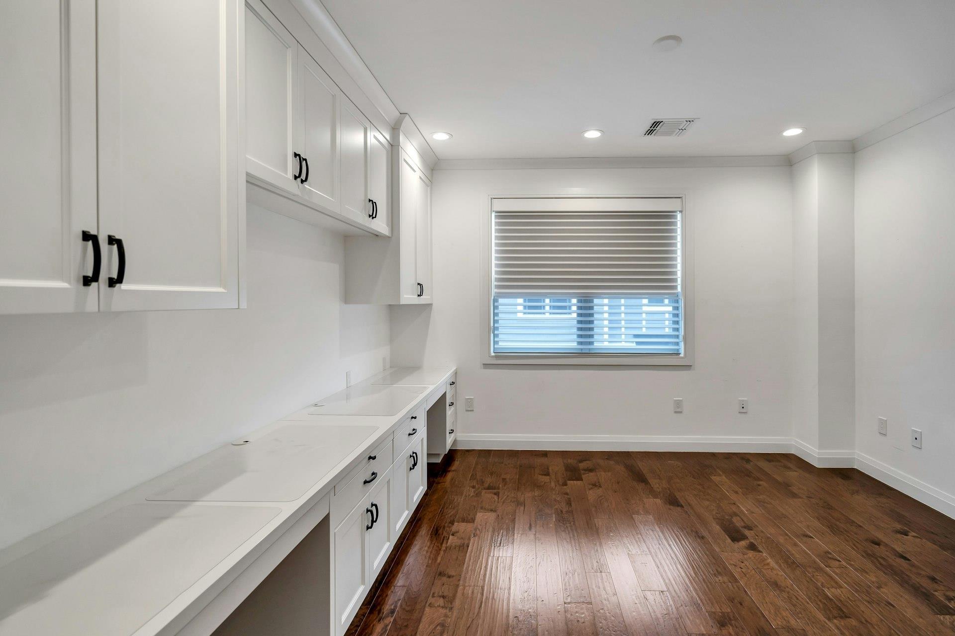 Condo Aspenwood  Nassau County, NY 11803, MLS-828331-18