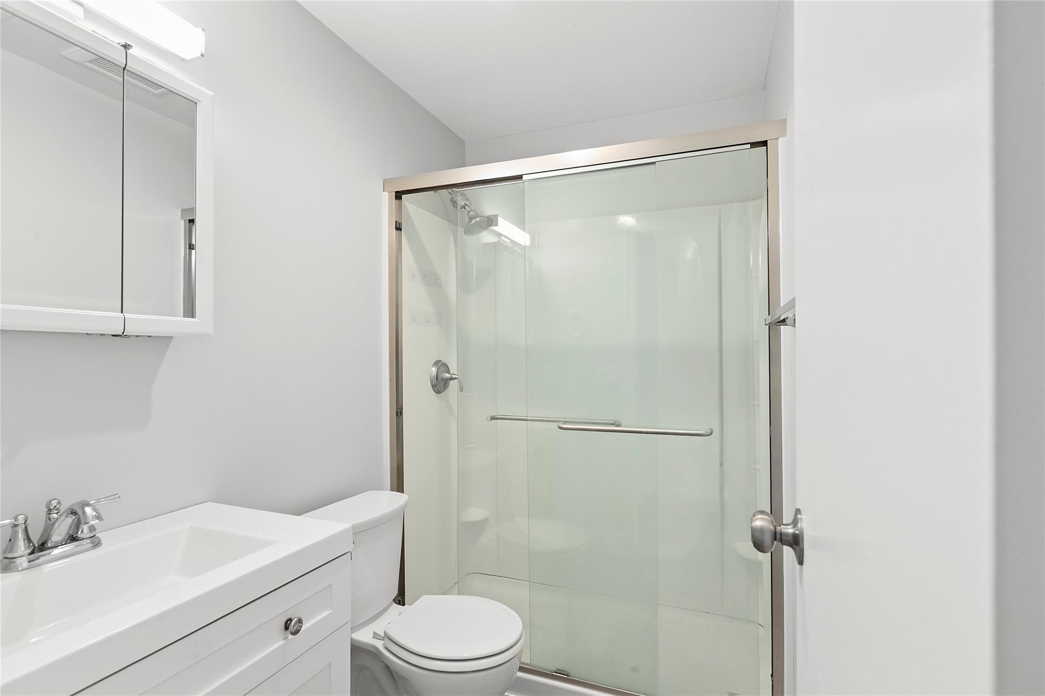 Condo Fort Pond  Suffolk County, NY 11954, MLS-828340-10