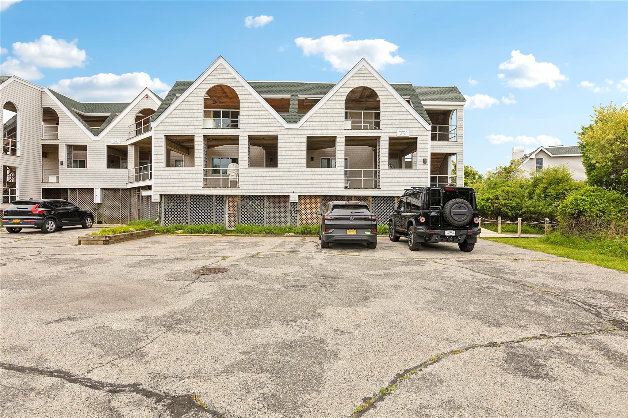 Condo Fort Pond  Suffolk County, NY 11954, MLS-828340-15