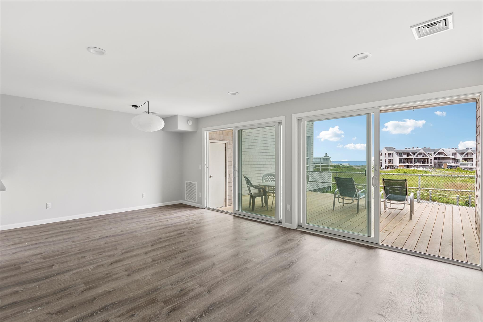 Condo Fort Pond  Suffolk County, NY 11954, MLS-828340-3