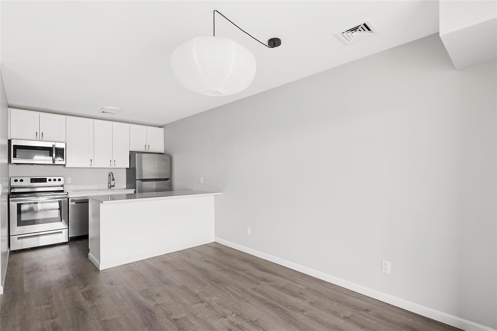 Condo Fort Pond  Suffolk County, NY 11954, MLS-828340-7