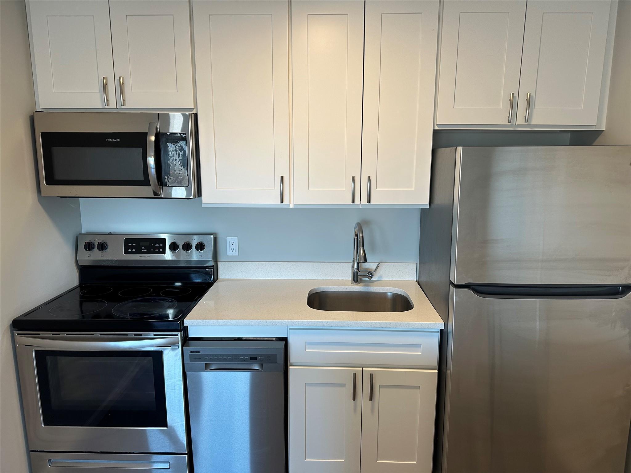 Condo Fort Pond  Suffolk County, NY 11954, MLS-828340-8