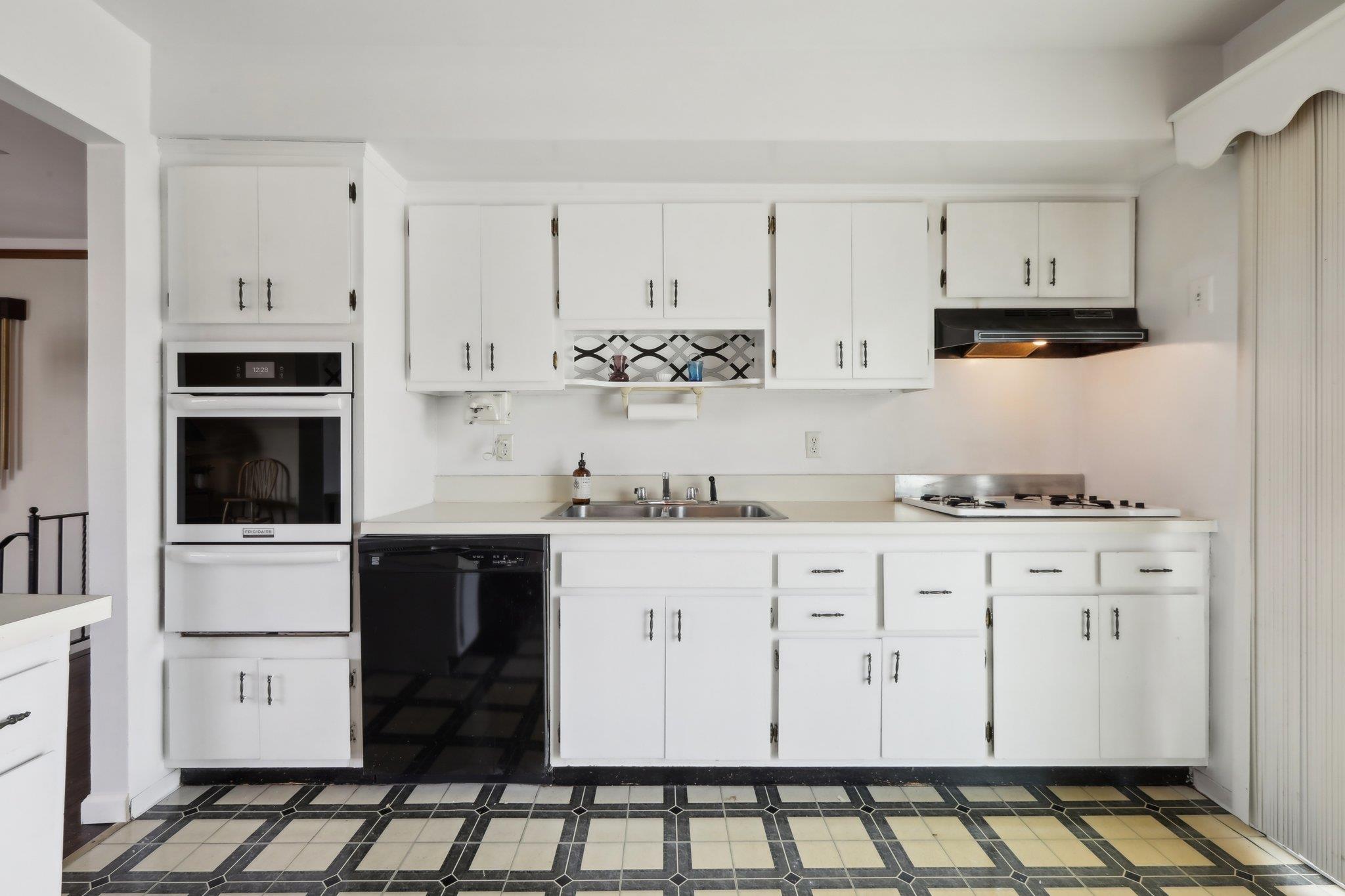 Single Family Lafayette  Rockland County, NY 10993, MLS-828377-11