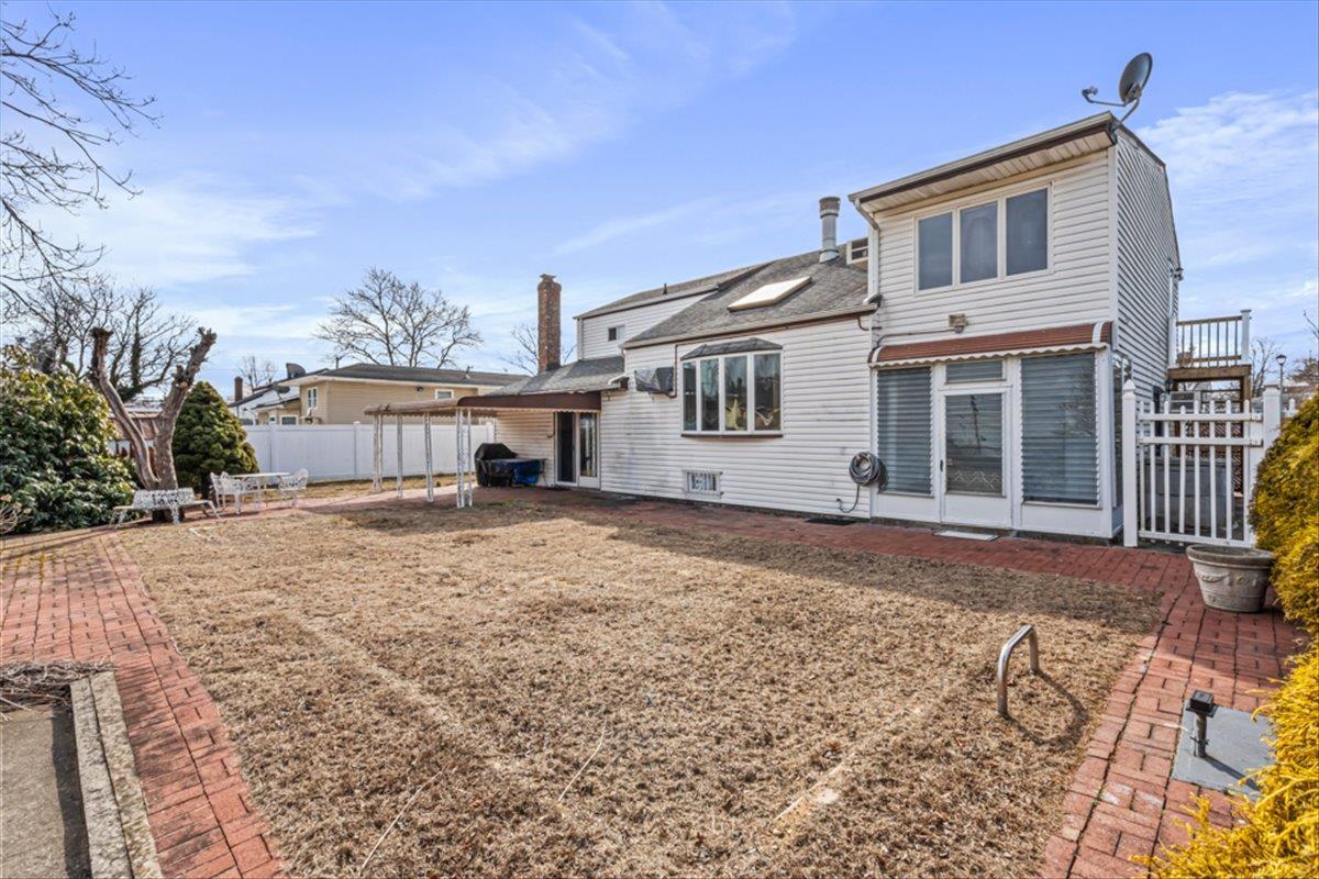 Single Family Leaf  Suffolk County, NY 11722, MLS-828378-26