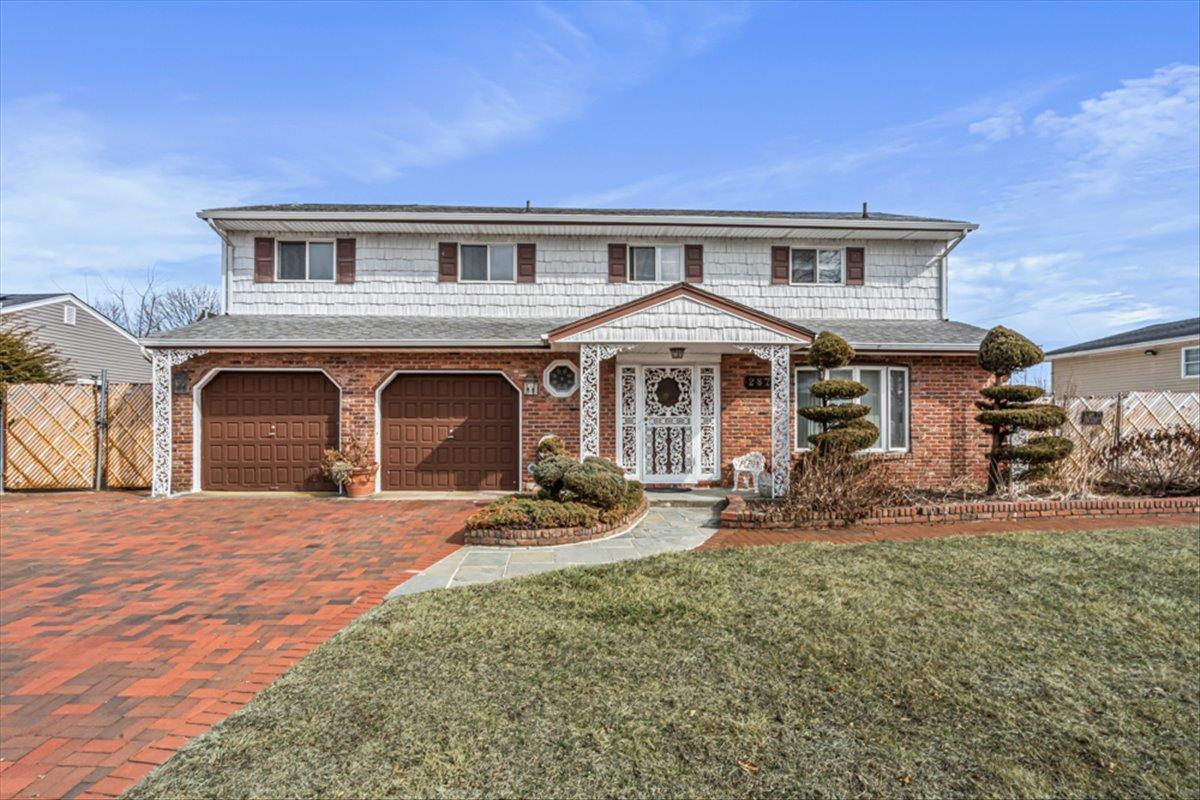 Single Family Leaf  Suffolk County, NY 11722, MLS-828378-28
