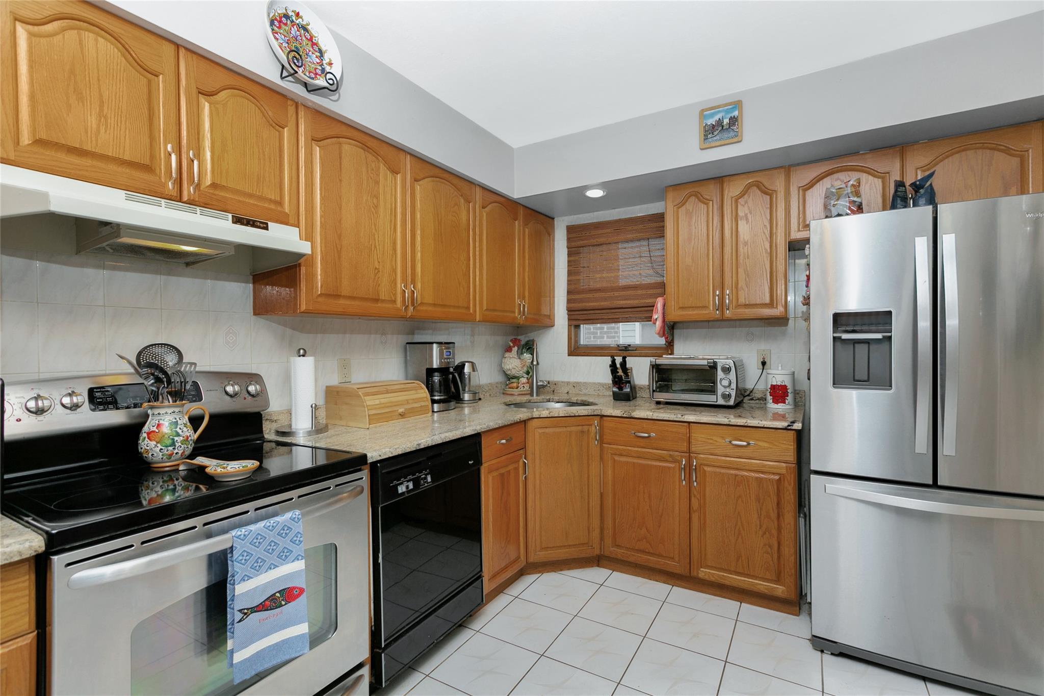 Single Family Walnut  Nassau County, NY 11735, MLS-828548-10