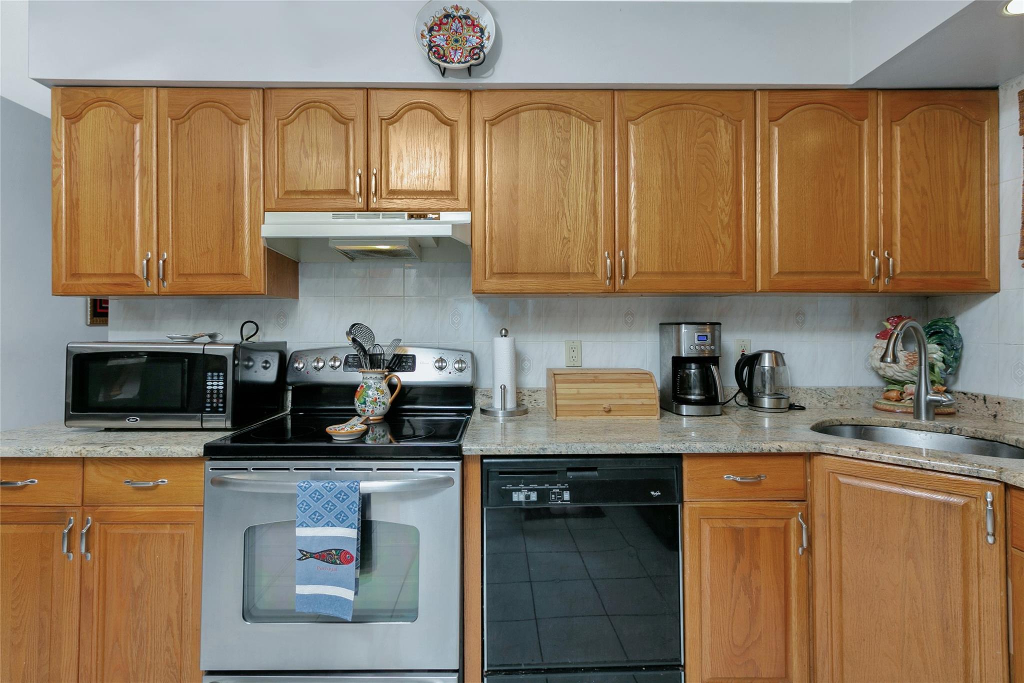 Single Family Walnut  Nassau County, NY 11735, MLS-828548-11