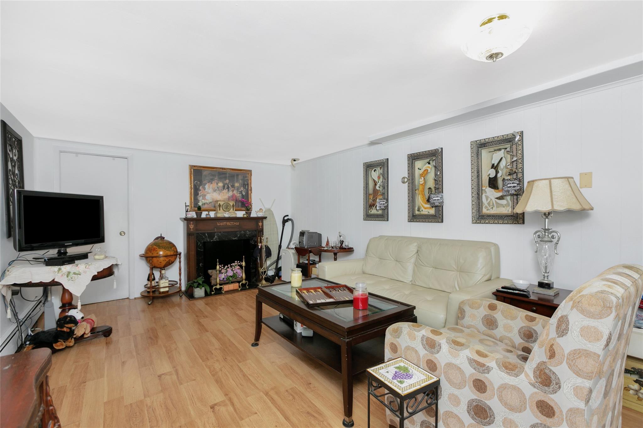 Single Family Walnut  Nassau County, NY 11735, MLS-828548-15