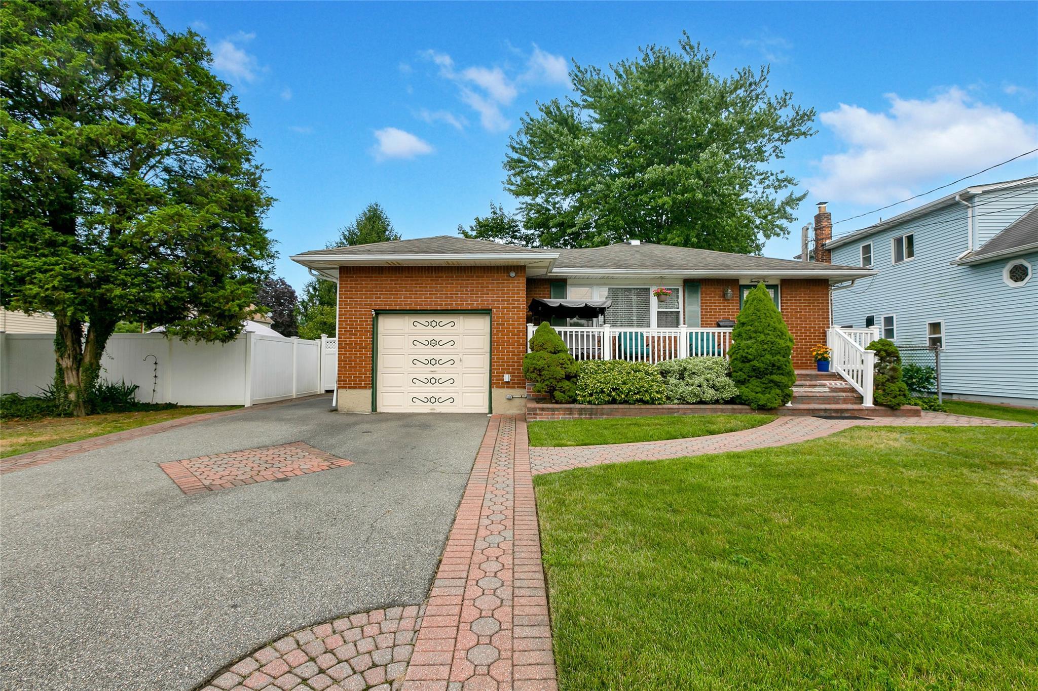 Single Family Walnut  Nassau County, NY 11735, MLS-828548-2
