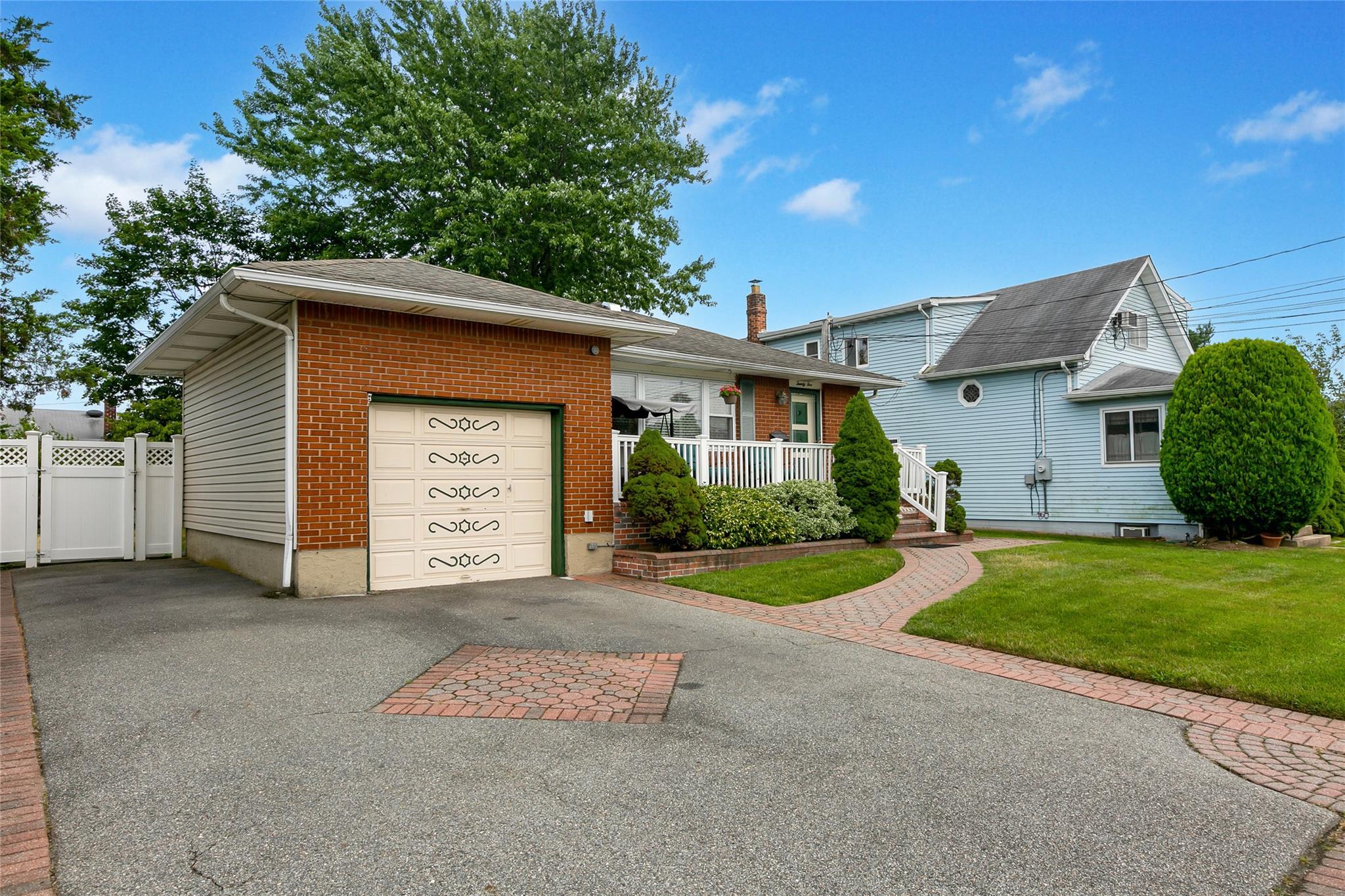 Single Family Walnut  Nassau County, NY 11735, MLS-828548-3
