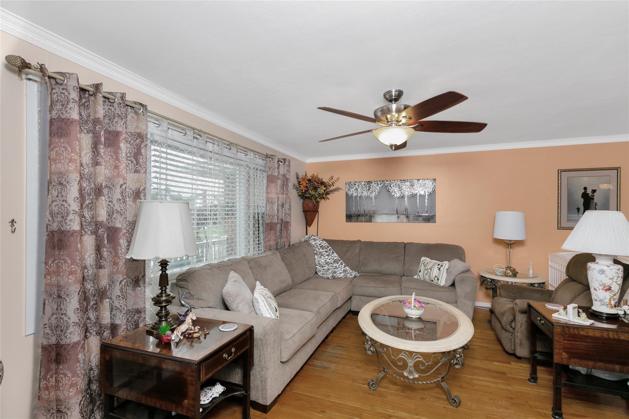 Single Family Walnut  Nassau County, NY 11735, MLS-828548-5