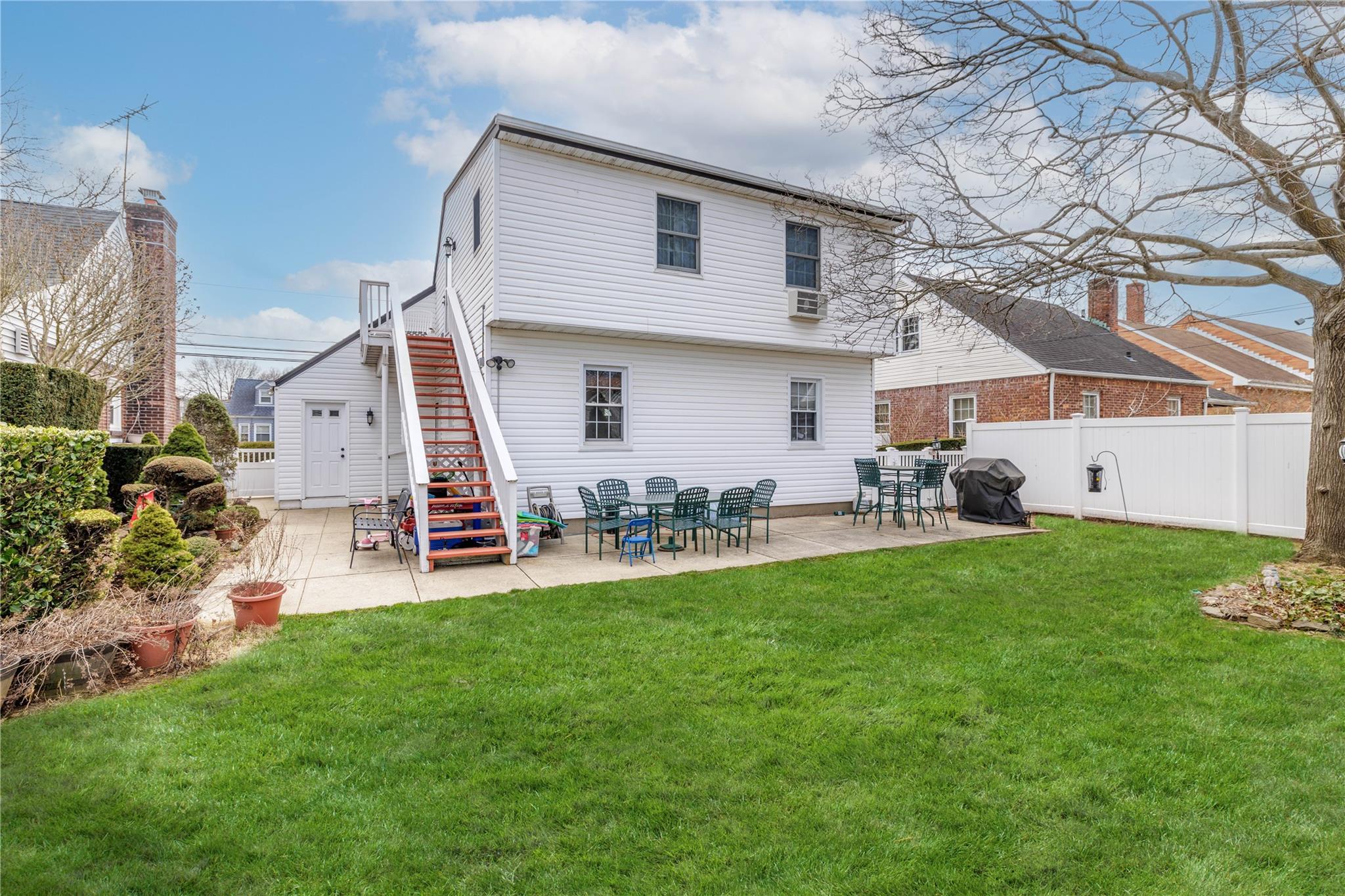 Single Family Lincoln  Nassau County, NY 11040, MLS-828576-4