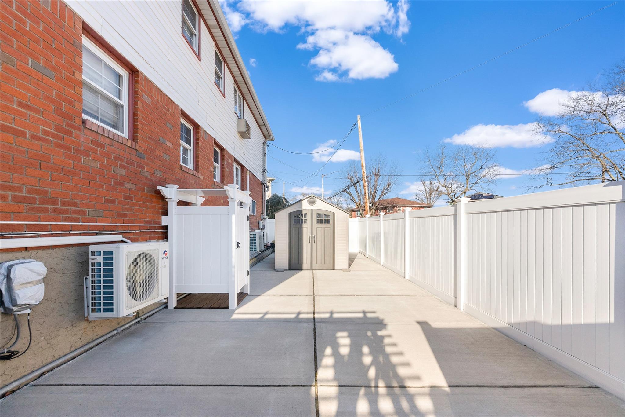 Single Family 99th  Queens, NY 11414, MLS-828602-40
