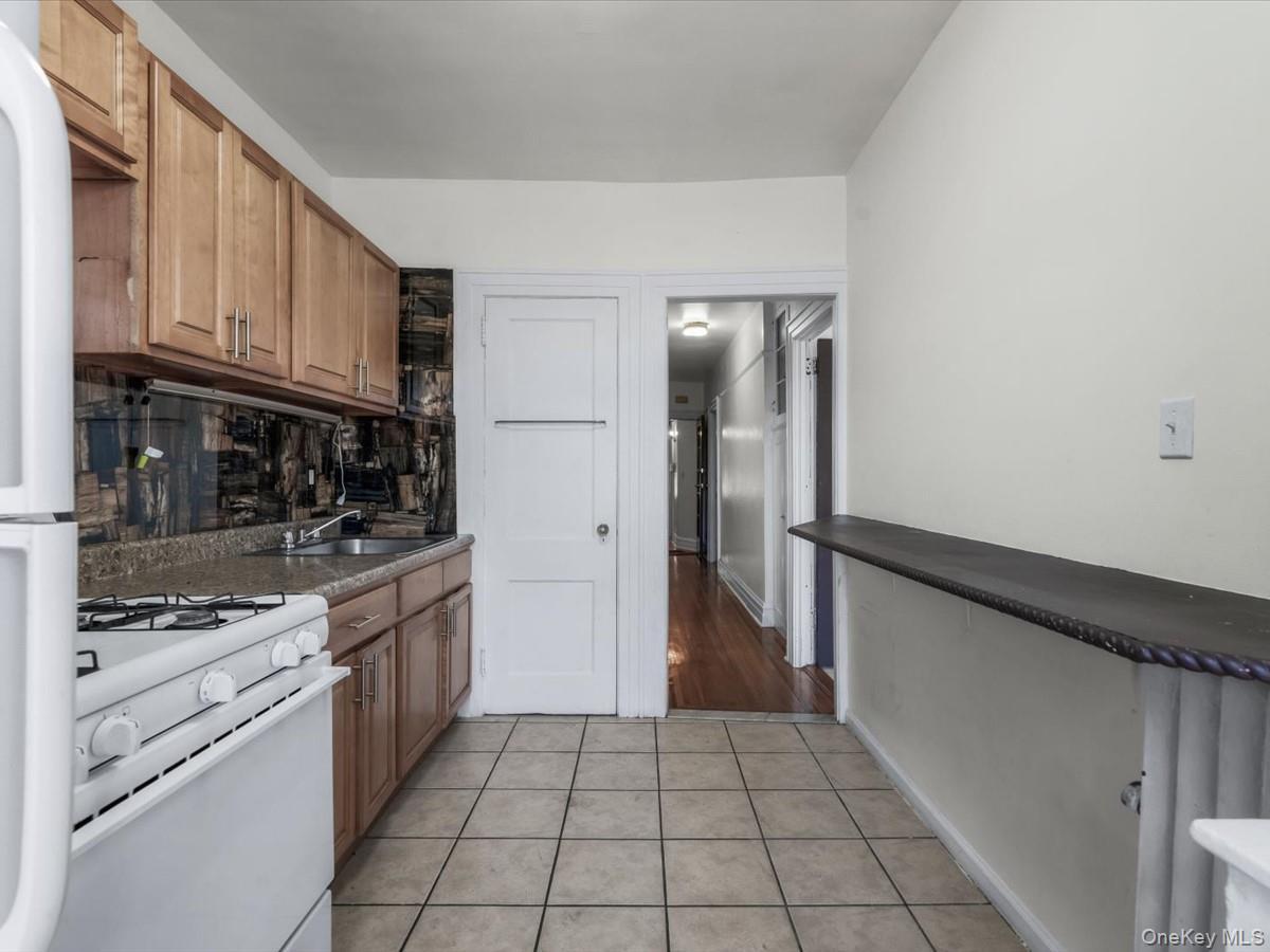 Single Family Norwood  Brooklyn, NY 11208, MLS-828605-32