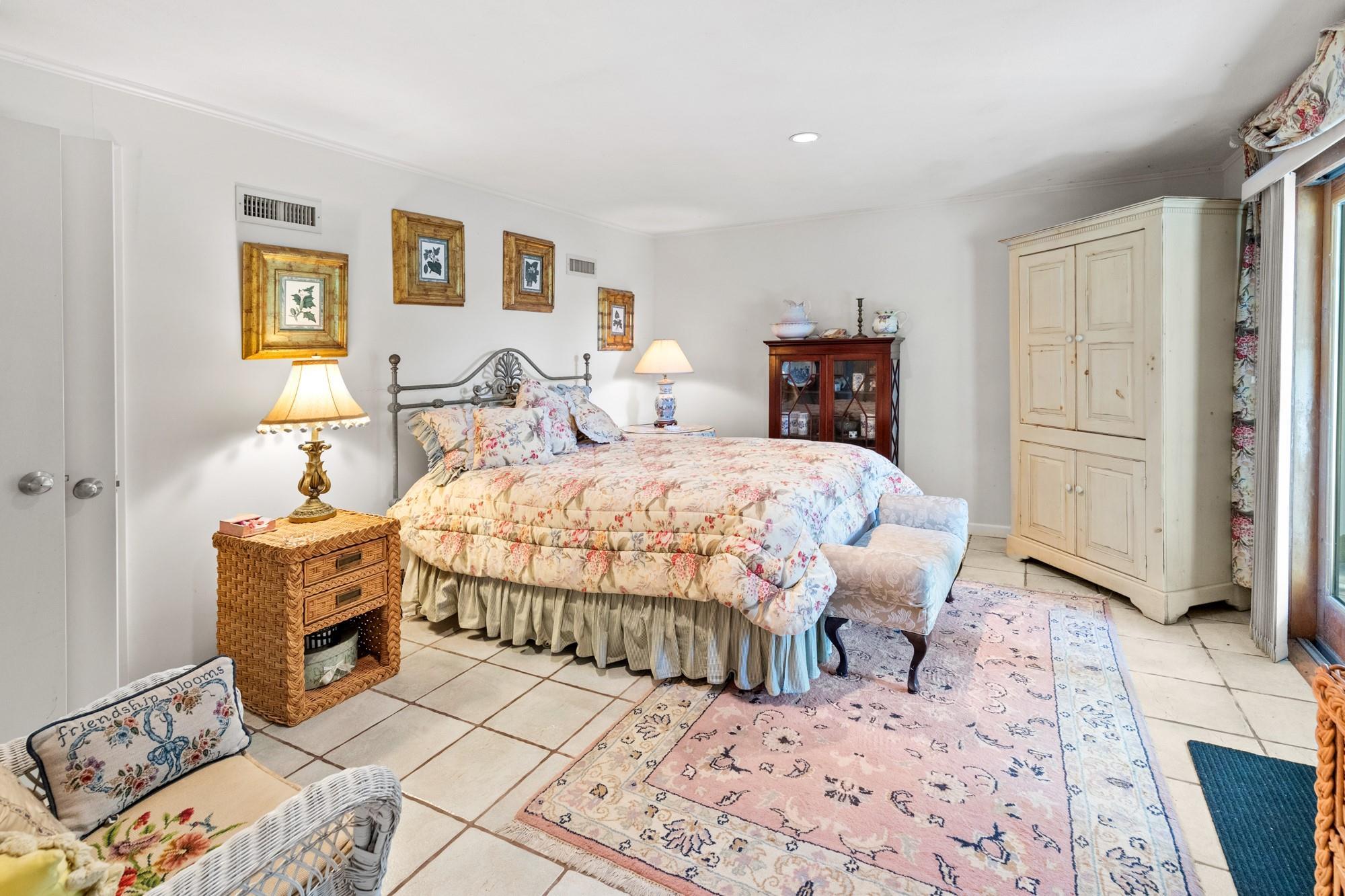 Single Family Kenwood  Suffolk County, NY 11968, MLS-828703-23