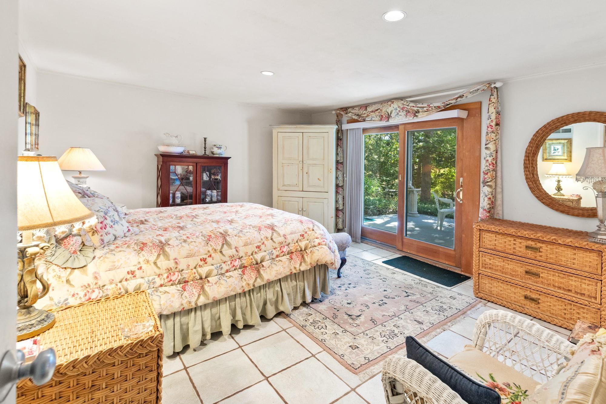 Single Family Kenwood  Suffolk County, NY 11968, MLS-828703-24