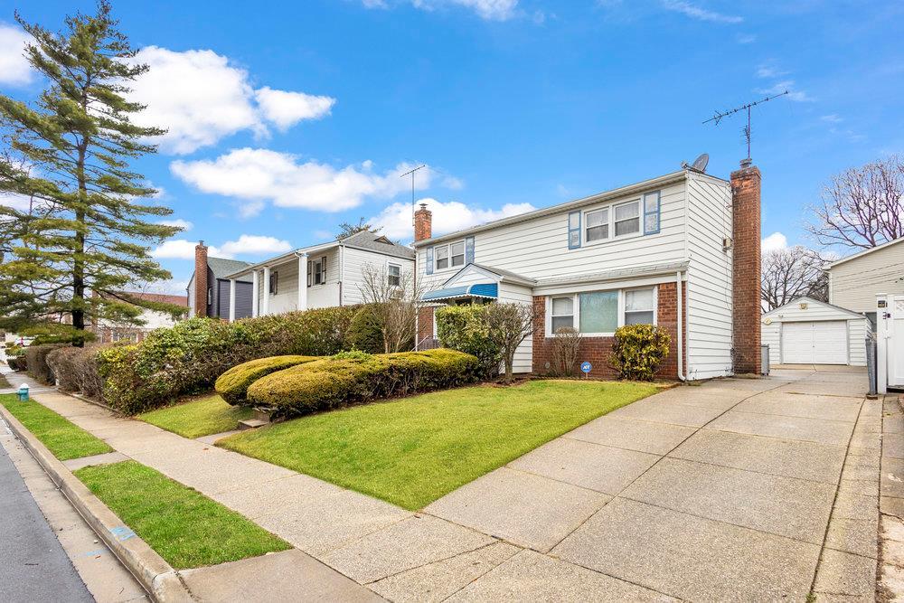 Single Family Hathaway  Nassau County, NY 11003, MLS-828810-2