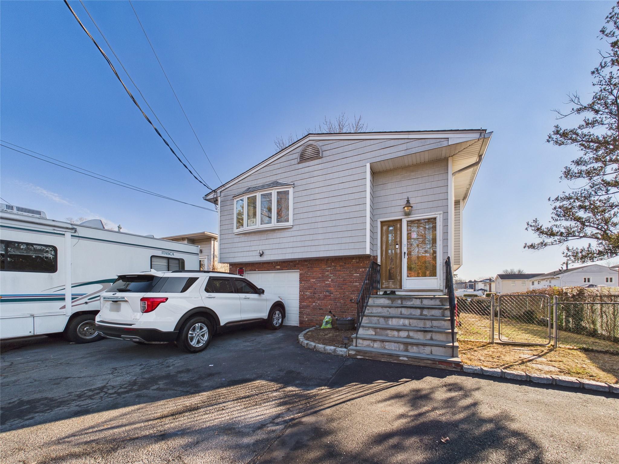 Single Family Commack  Suffolk County, NY 11729, MLS-828819-2