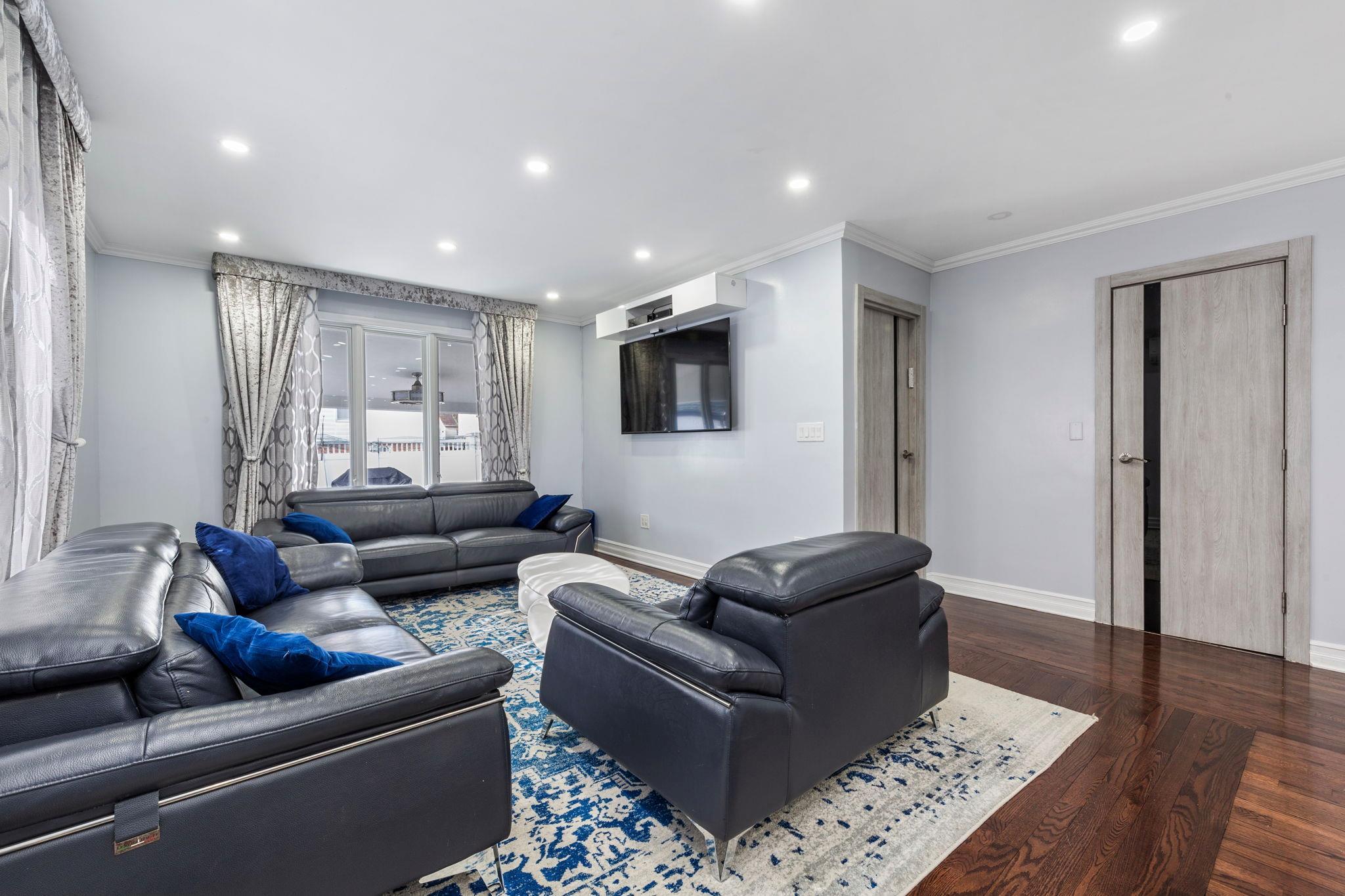 Single Family 180th  Queens, NY 11366, MLS-828831-6