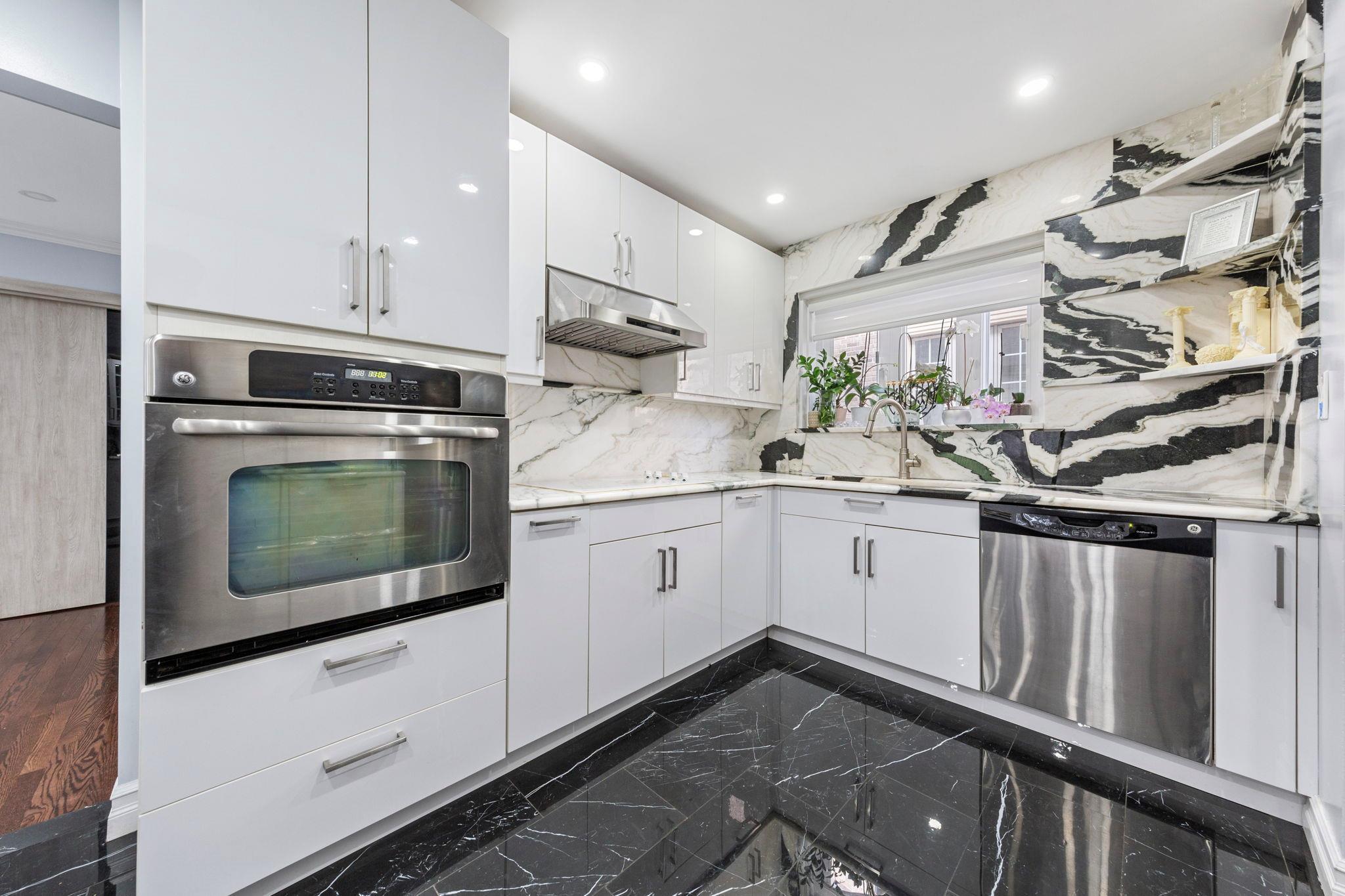 Single Family 180th  Queens, NY 11366, MLS-828831-9