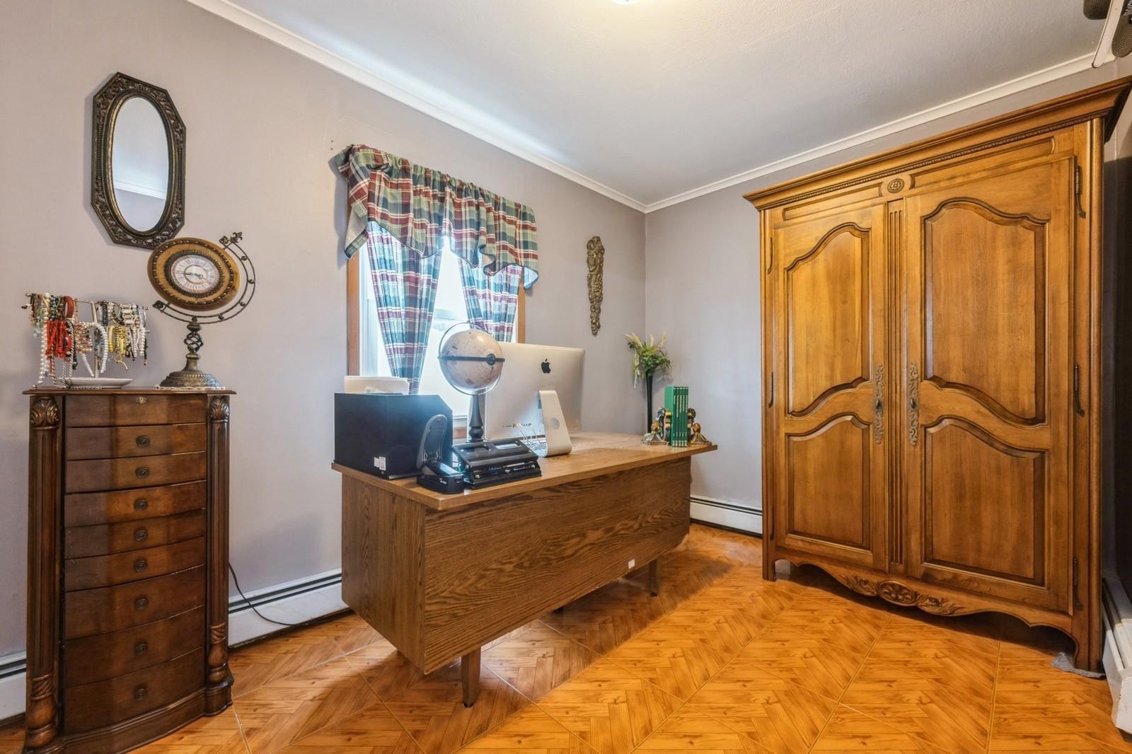 Single Family Gardiners  Nassau County, NY 11756, MLS-828853-10