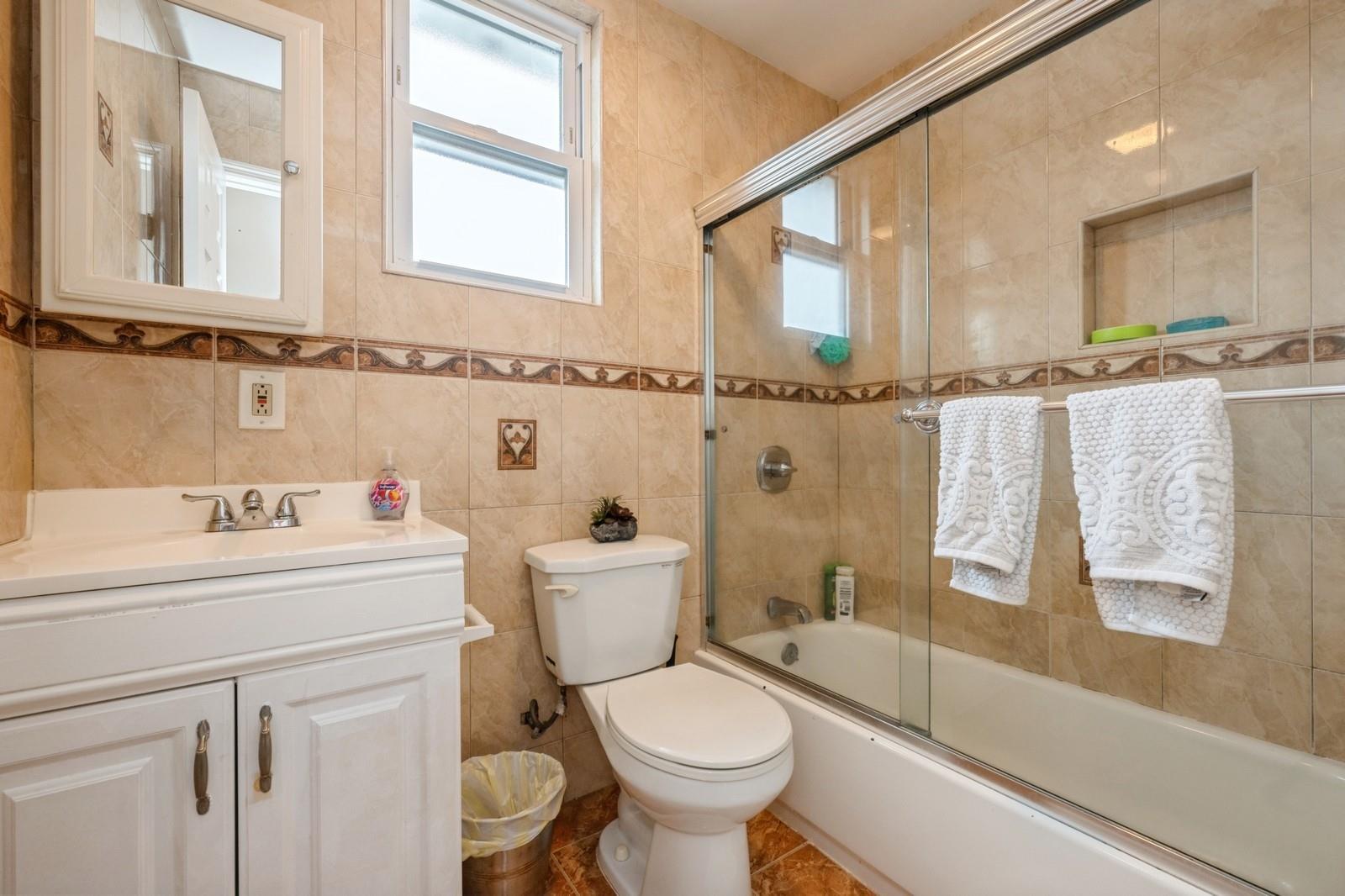 Single Family Gardiners  Nassau County, NY 11756, MLS-828853-9