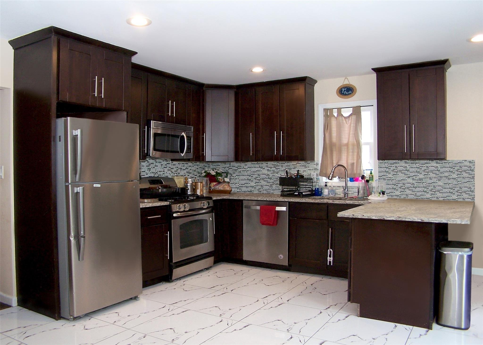 Single Family Pineoaks  Suffolk County, NY 11738, MLS-828962-9