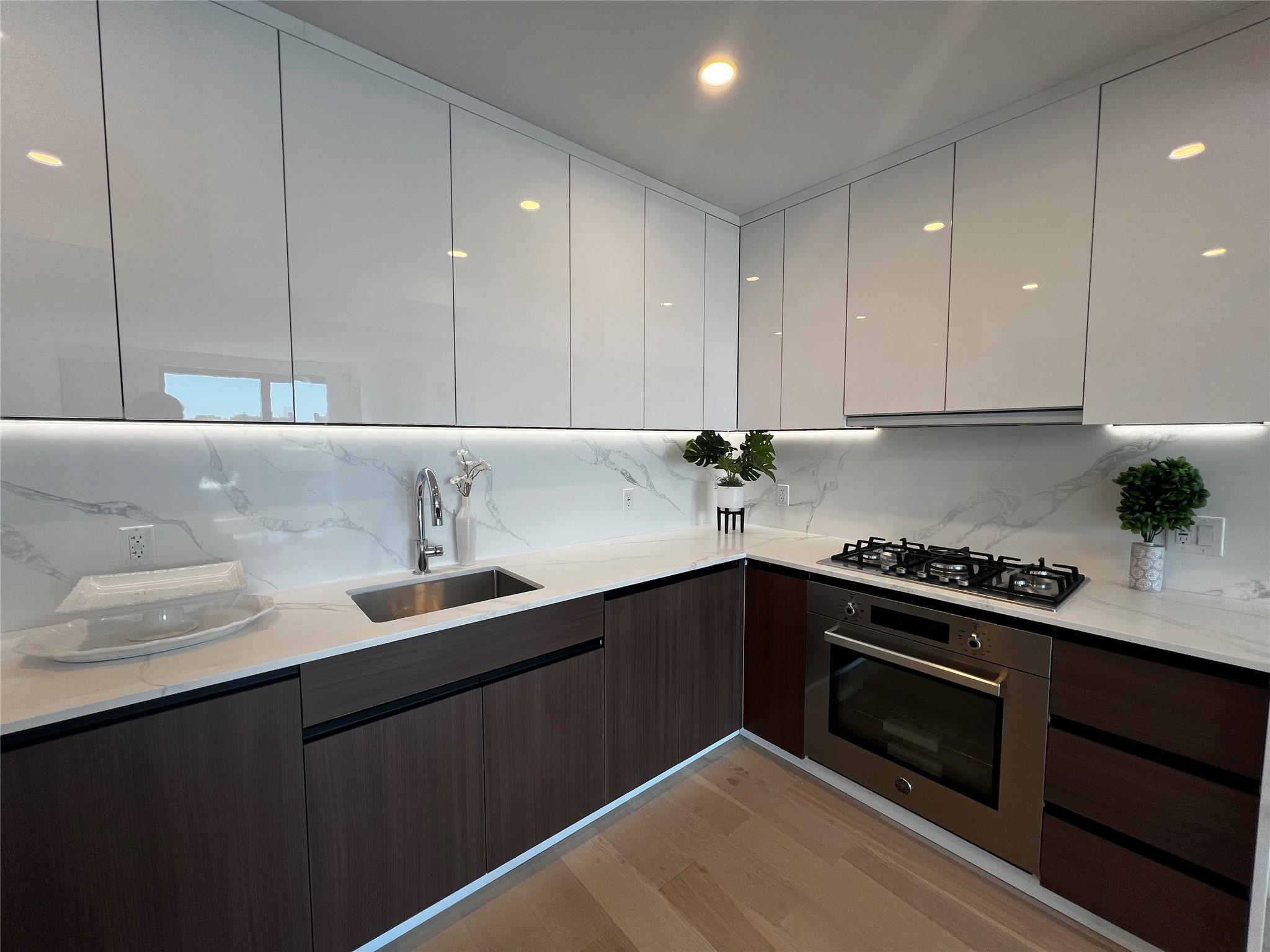 Condo Northern Blvd  Queens, NY 11354, MLS-829101-3