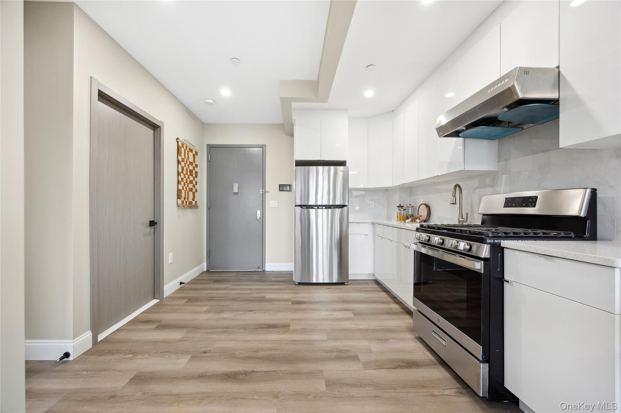 Condo 72nd Ave  Queens, NY 11365, MLS-829370-3