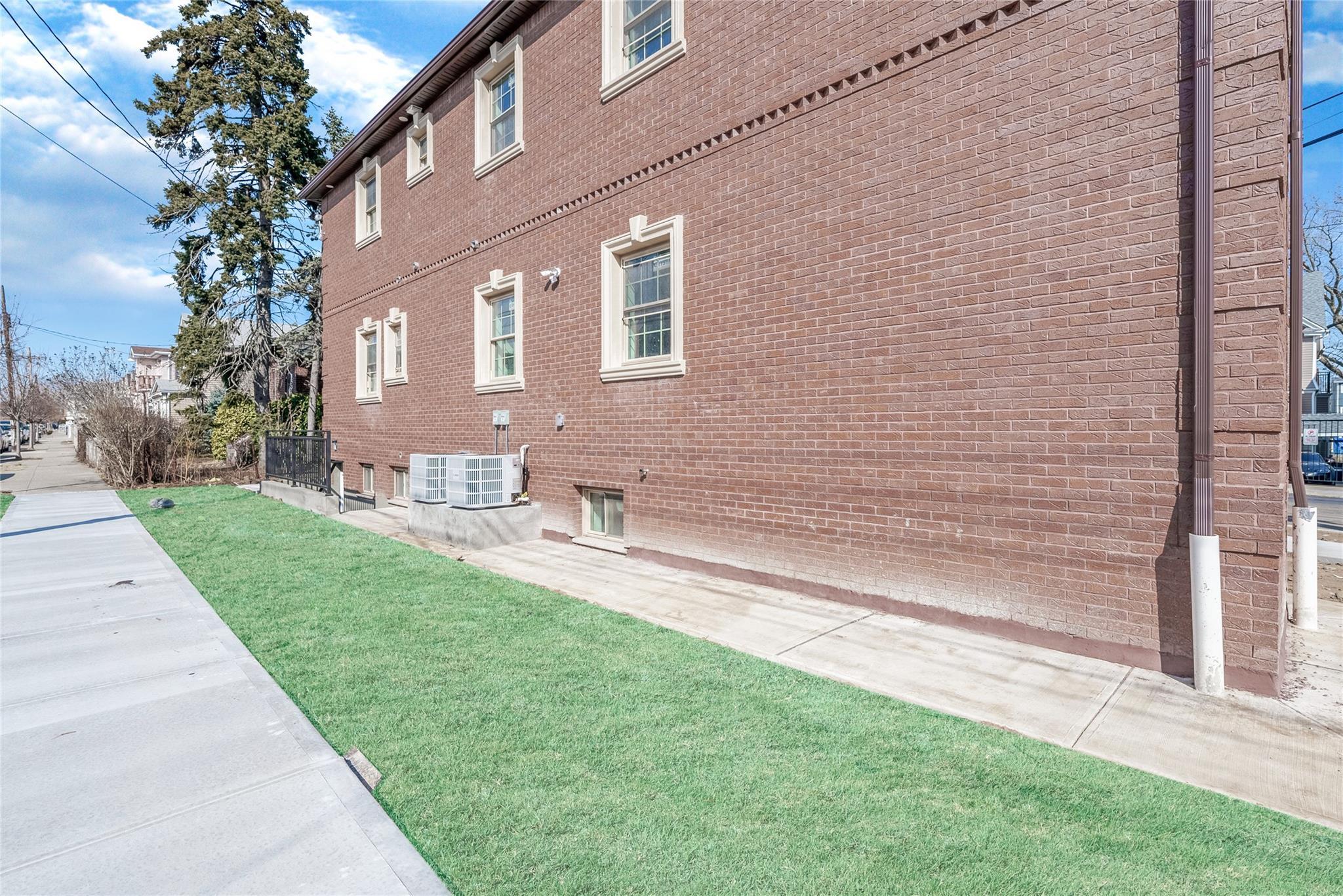 Single Family Van Siclen  Queens, NY 11419, MLS-829434-27