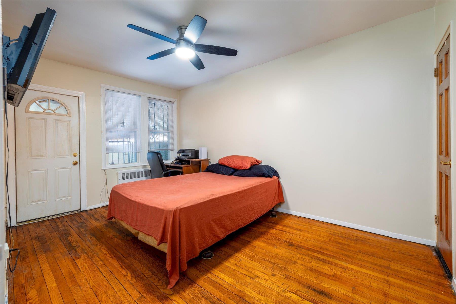 Single Family Nashville  Queens, NY 11411, MLS-829493-15