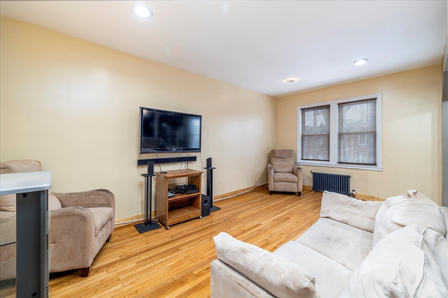 Single Family Nashville  Queens, NY 11411, MLS-829493-7