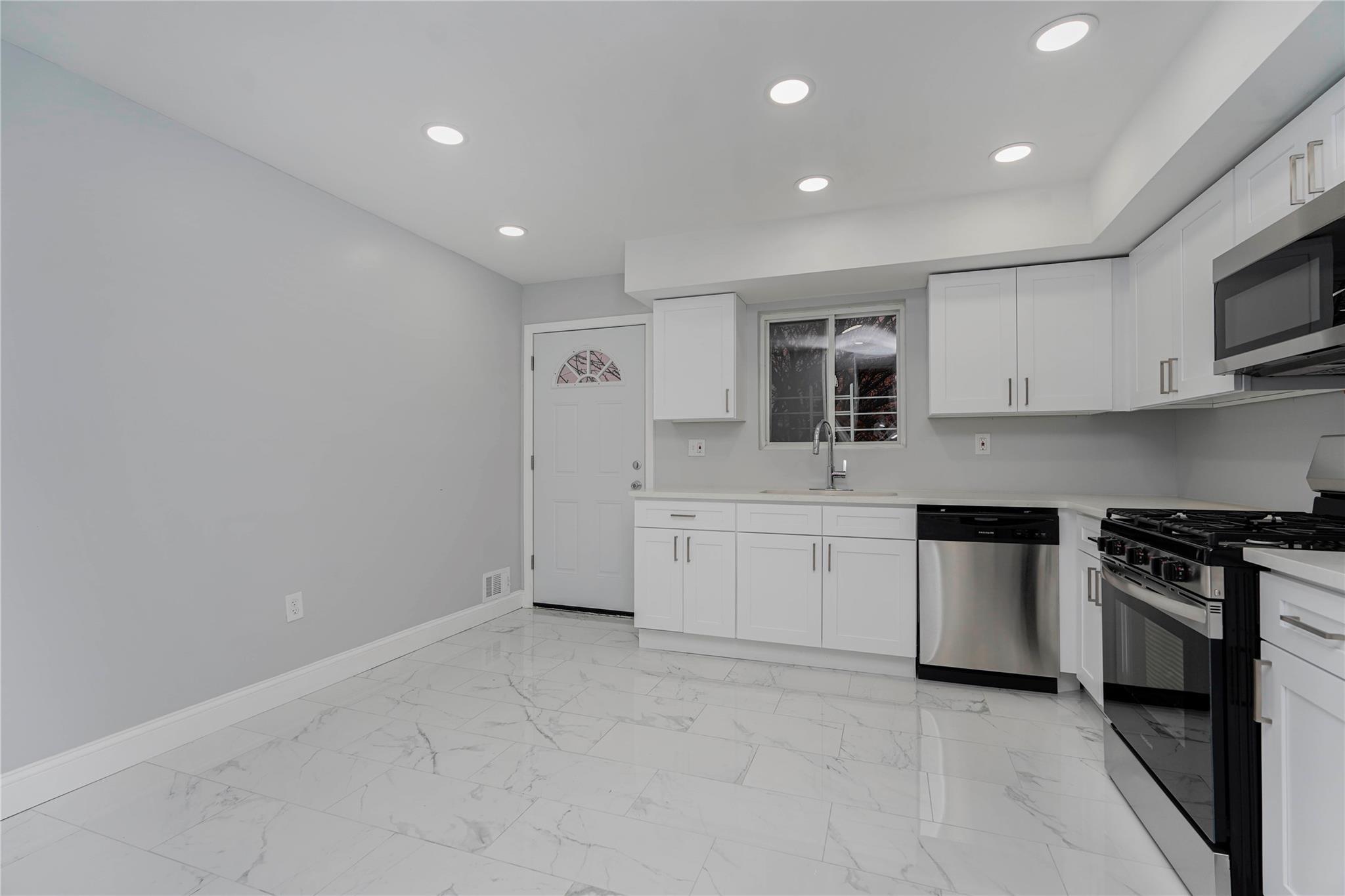 Single Family Sunset  Staten Island, NY 10314, MLS-829503-6
