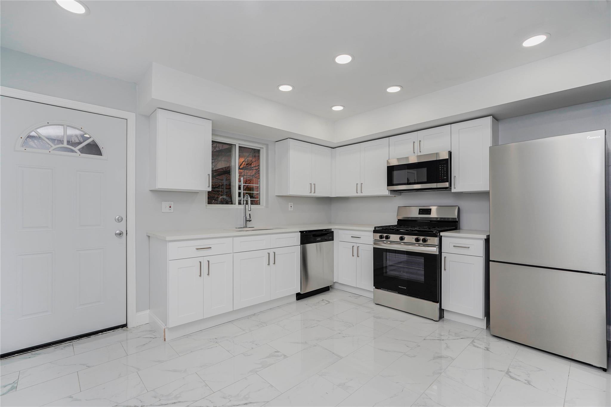 Single Family Sunset  Staten Island, NY 10314, MLS-829503-7