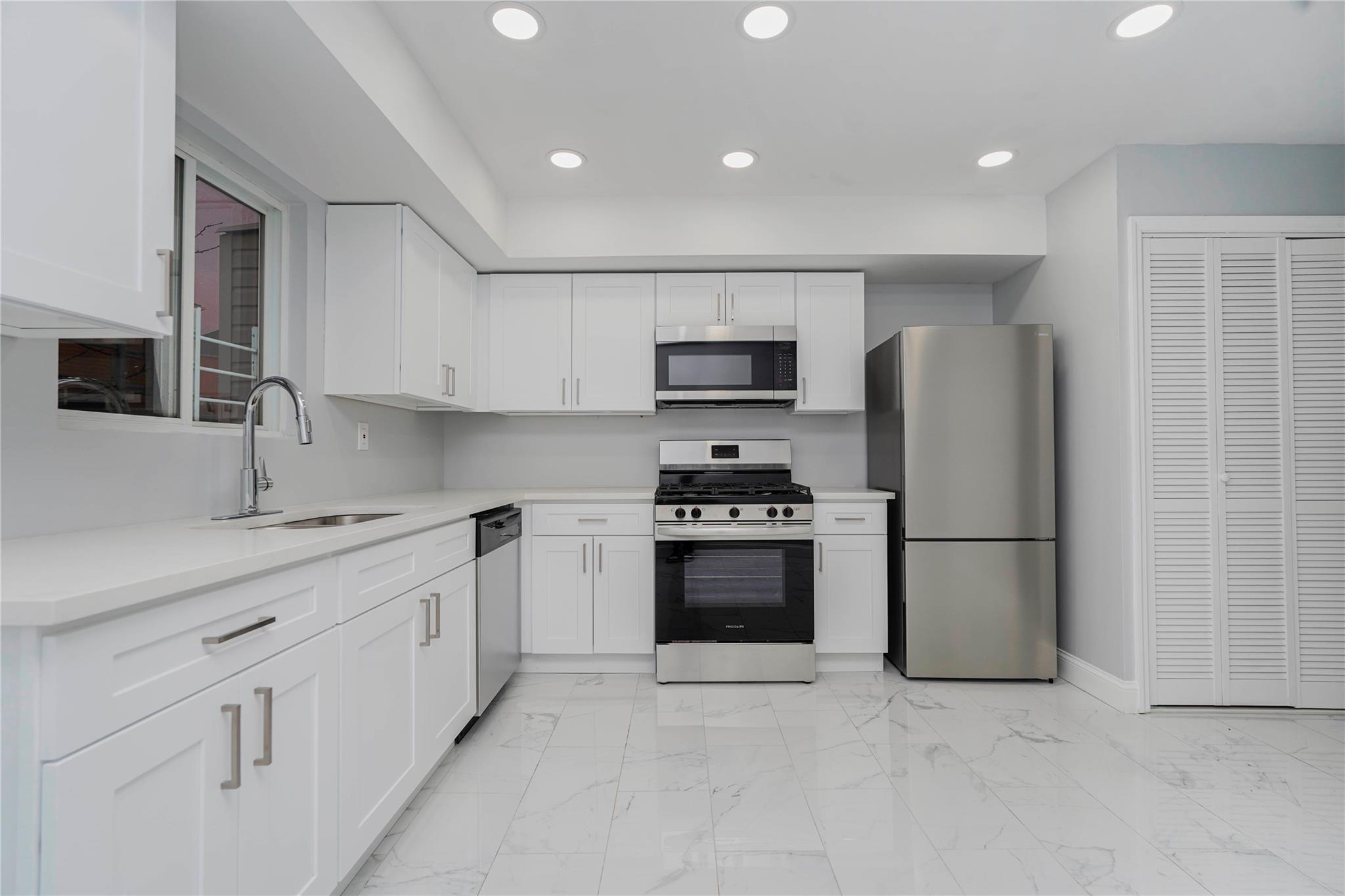 Single Family Sunset  Staten Island, NY 10314, MLS-829503-8