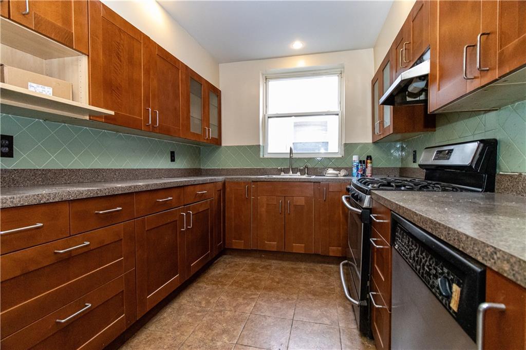 Single Family Legion  Brooklyn, NY 11212, MLS-829543-19