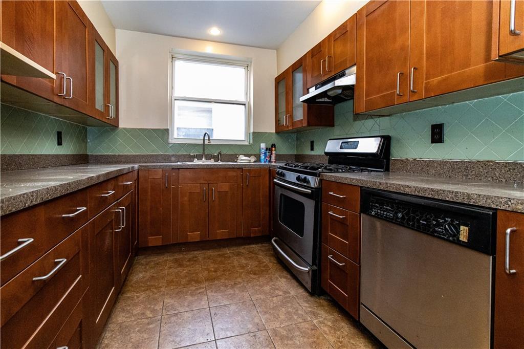 Single Family Legion  Brooklyn, NY 11212, MLS-829543-20