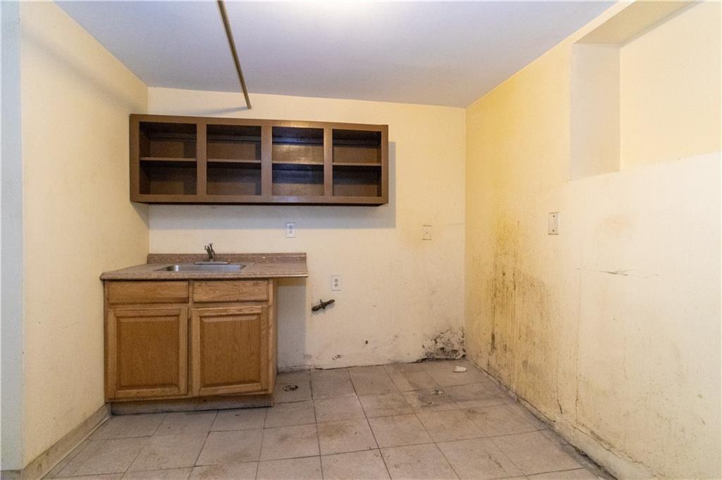 Single Family Legion  Brooklyn, NY 11212, MLS-829543-28
