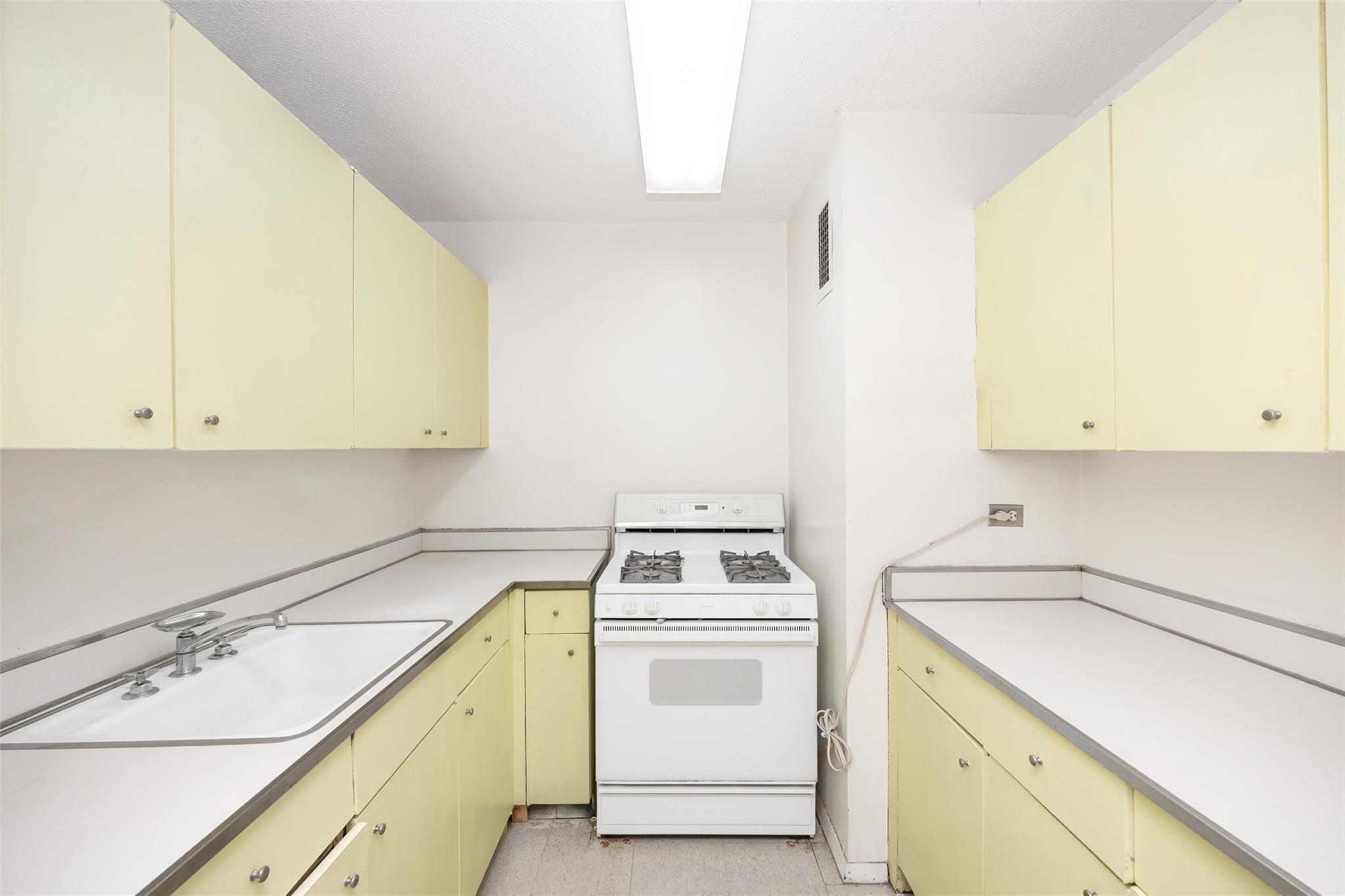 Coop Pearl  Manhattan, NY 10038, MLS-829590-6