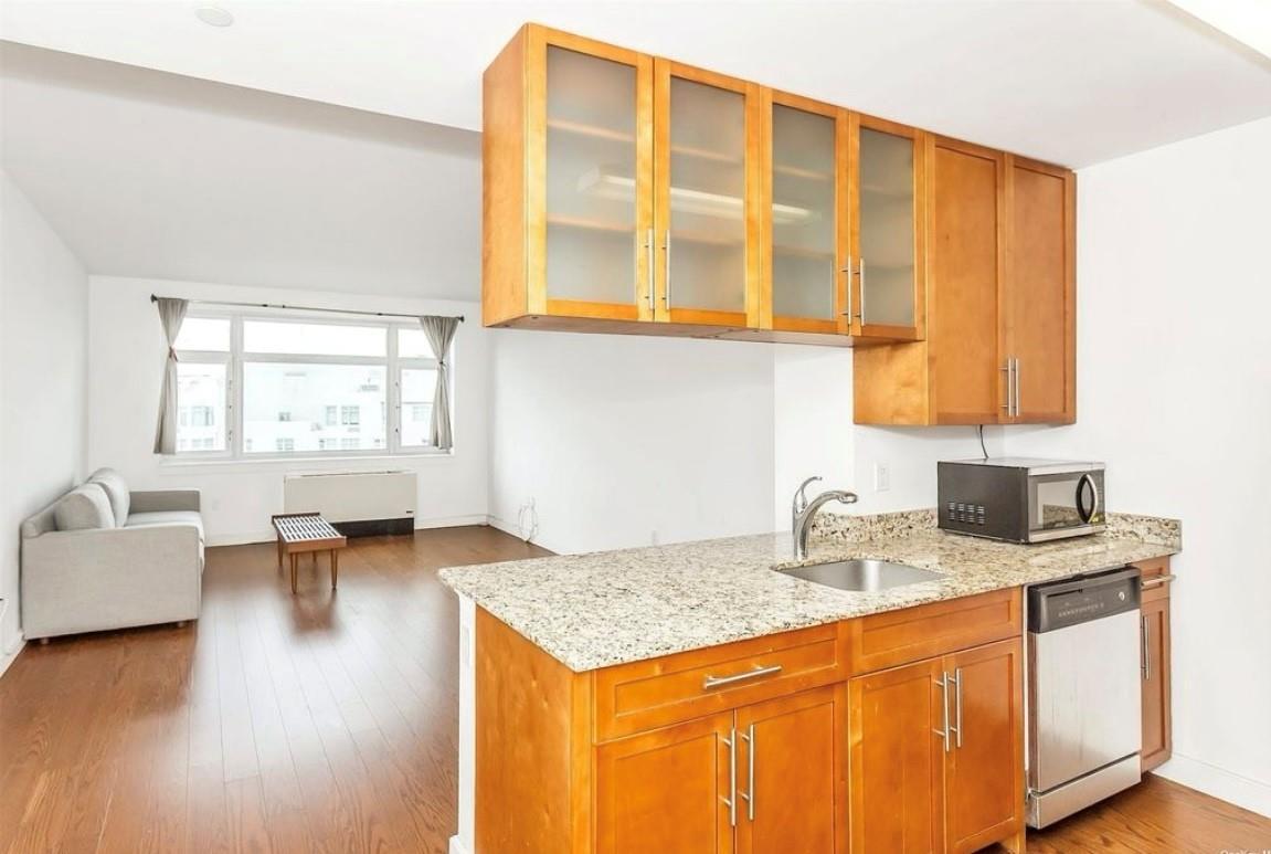Apartment College Point  Queens, NY 11354, MLS-829601-6