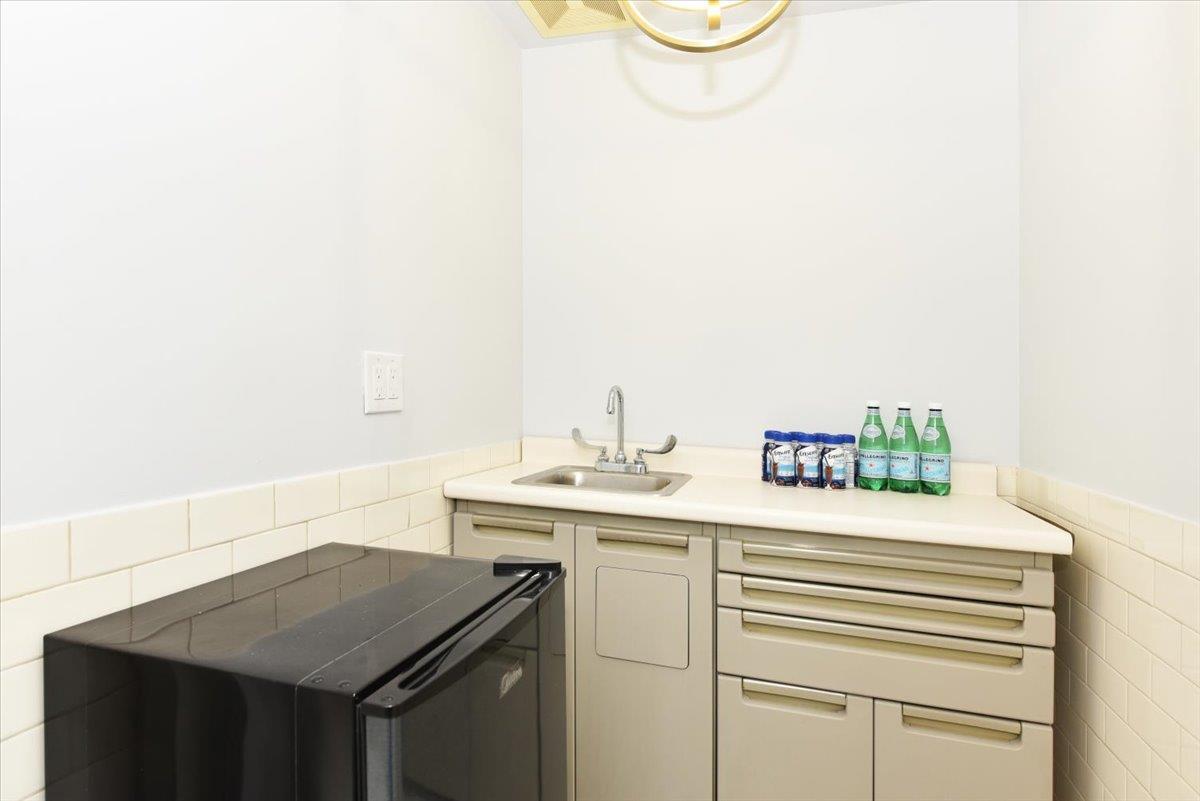 Commercial Sale 82nd  Manhattan, NY 10024, MLS-829637-15