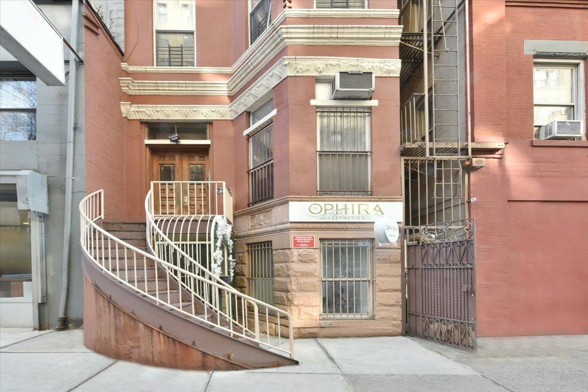 Commercial Sale 82nd  Manhattan, NY 10024, MLS-829637-2