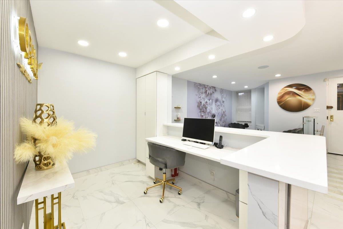 Commercial Sale 82nd  Manhattan, NY 10024, MLS-829637-5