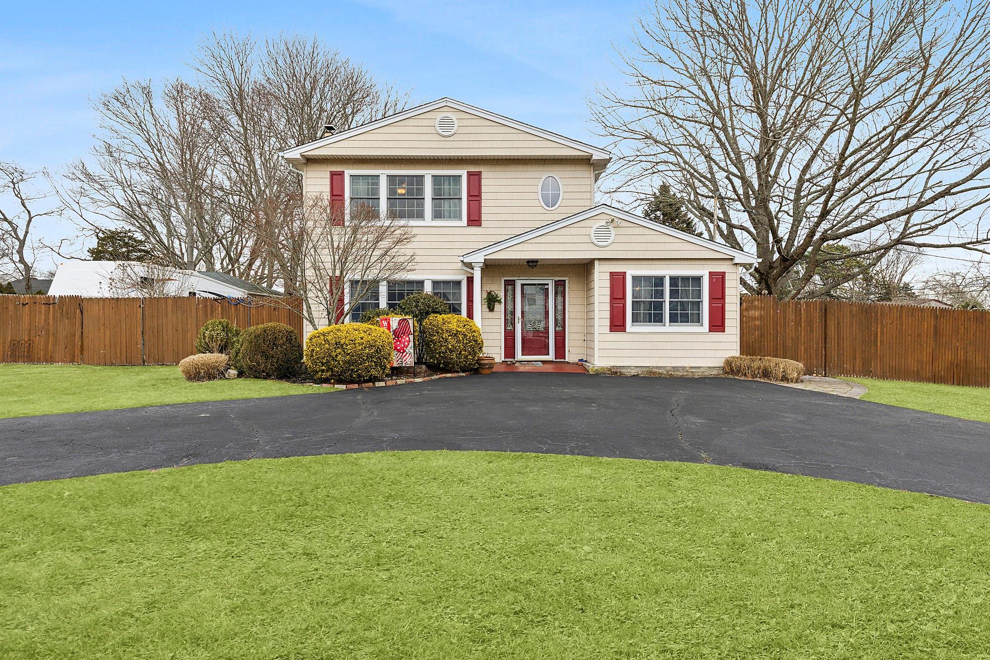 Single Family Newport Beach  Suffolk County, NY 11940, MLS-829729-2