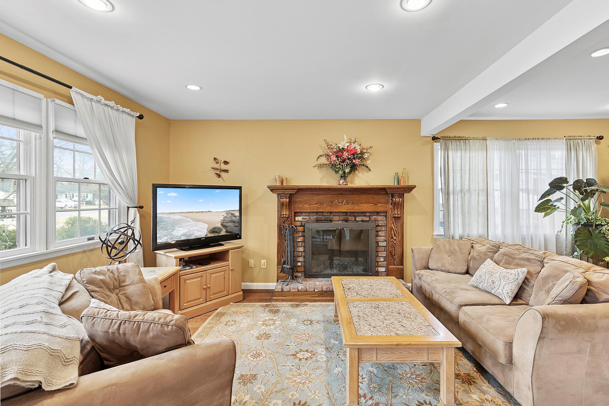 Single Family Newport Beach  Suffolk County, NY 11940, MLS-829729-7
